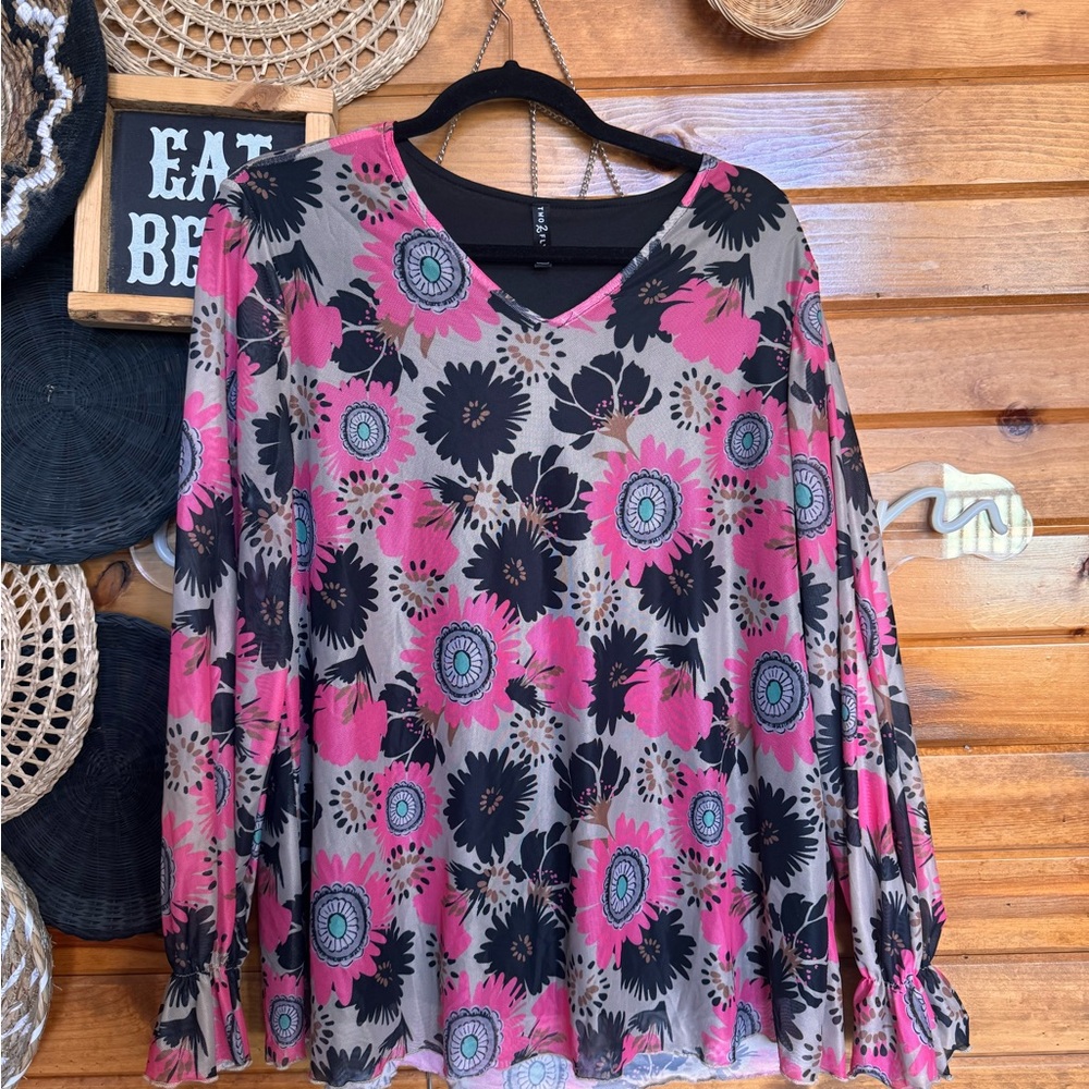 Chic Floral V-Neck Blouse - Pink and Black